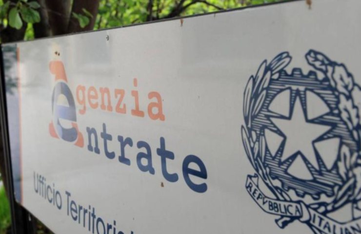 insegna agenzia delle entrate